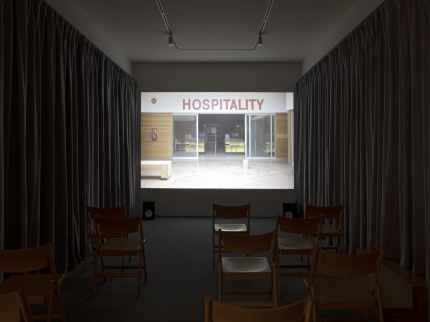 Ausstellungsansicht Time please