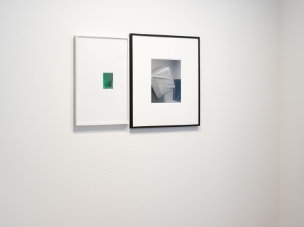 Ausstellungsansicht, Raphael Linsi - Answering phone calls by email