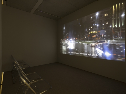 Ausstellungsansicht Time please
