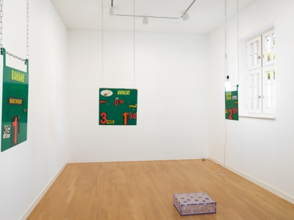 Exhibition view, Le charme indiscret
