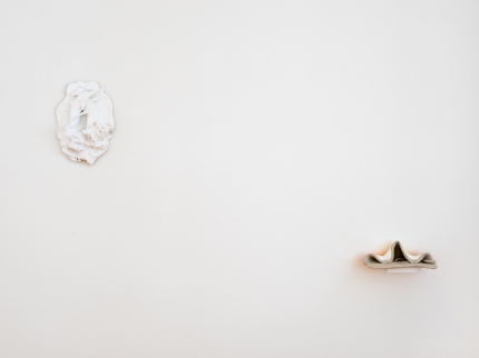 Exhibition view, Le charme indiscret